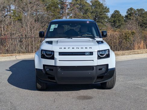 New 2026 Land Rover Defender 110 X-Dynamic SE image 2