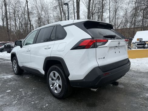 Used 2022 Toyota RAV4 LE image 7
