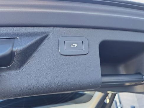 Used 2025 Land Rover Discovery Sport S image 16