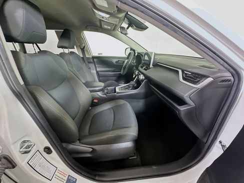 Used 2023 Toyota RAV4 LE AWD/4WD image 29