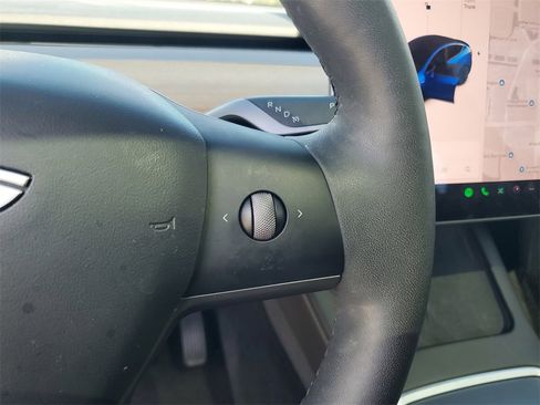 Used 2022 Tesla Model Y Long Range image 26