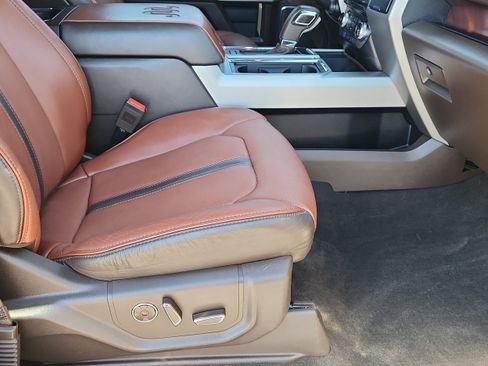 Used 2018 Ford F150 King Ranch w/ Equipment Group 601A Luxury AWD/4WD image 13