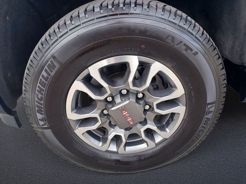 Used 2025 GMC Sierra 2500 SLE w/ SLE Value Package; AWD/4WD image 20