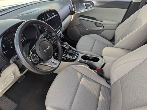 Certified 2024 Kia Soul EX image 19