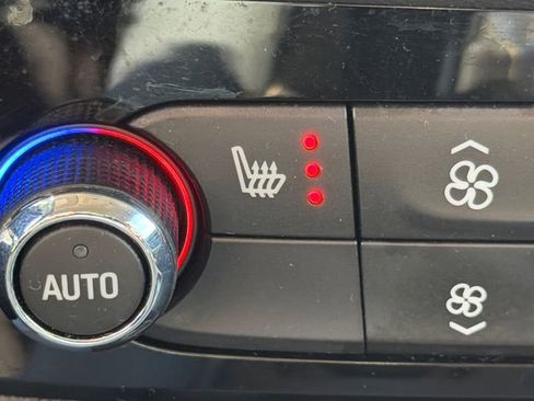 Used 2020 Buick Enclave Essence image 31