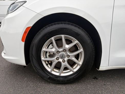 Used 2022 Chrysler Pacifica Touring-L FWD image 26