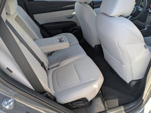 Used 2025 Hyundai Tucson SE image 14