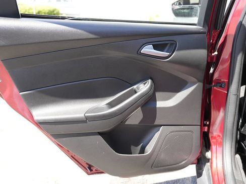Used 2017 Ford Focus SE FWD image 25