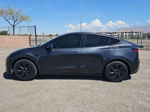 Used 2025 Tesla Model Y Long Range RWD image 6