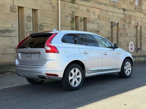 Used 2016 Volvo XC60 T5 Premier w/ Proximity Package AWD/4WD image 4