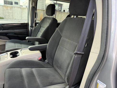 Used 2016 Dodge Grand Caravan SXT w/ Rear Park Assist Package image 16