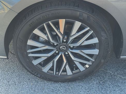 Used 2025 Nissan Altima 2.5 SV image 23