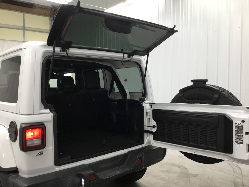 Used 2018 Jeep Wrangler Unlimited Sahara AWD/4WD image 38