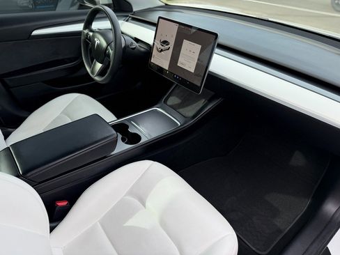 Used 2021 Tesla Model 3 Performance image 6