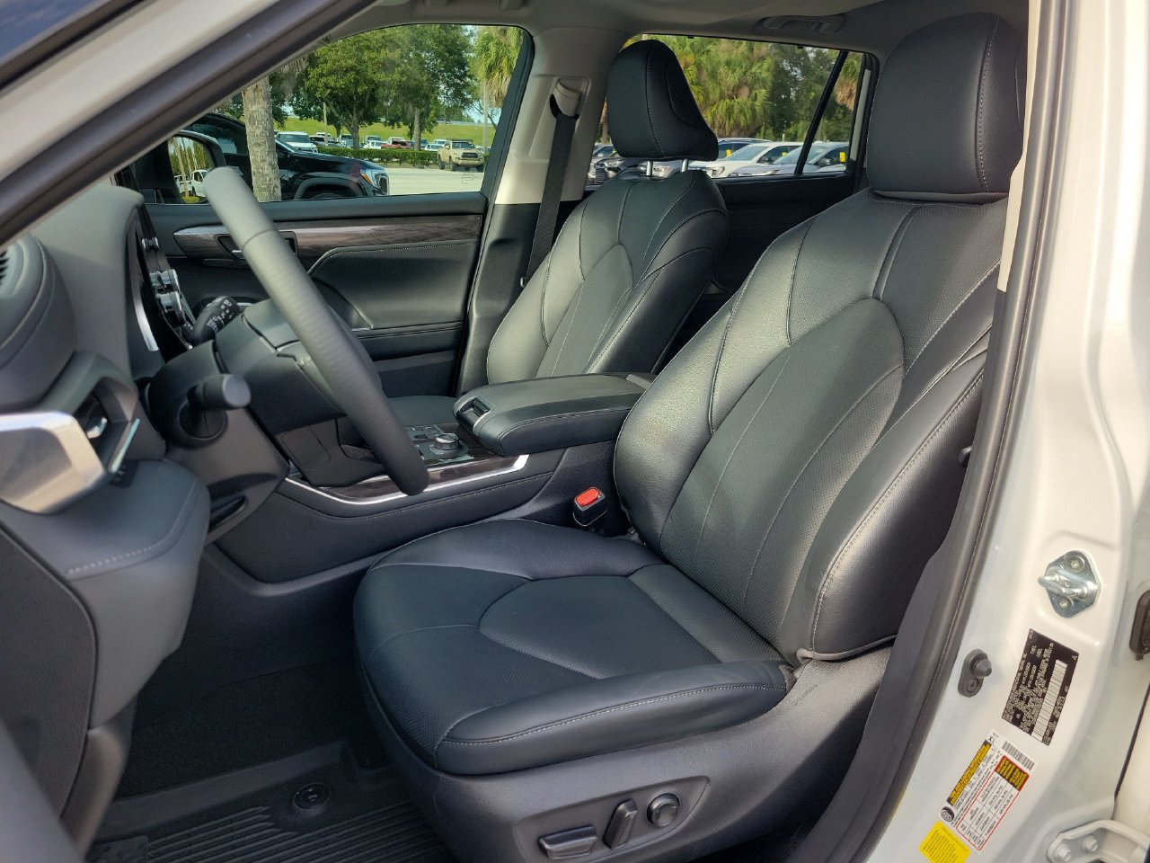 Used 2026 Toyota Highlander Limited AWD/4WD image 17
