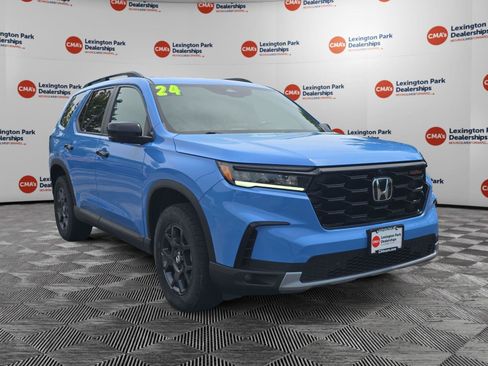 Used 2024 Honda Pilot TrailSport image 1