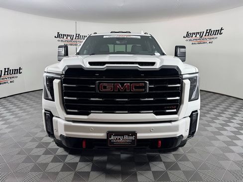 Used 2024 GMC Sierra 2500 AT4 w/ Technology Package image 5