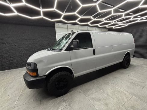 Used 2023 GMC Savana 2500 Extended RWD image 5