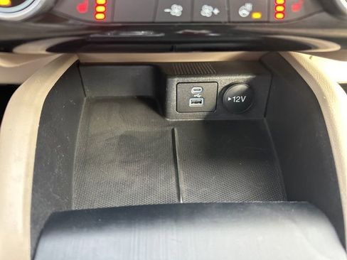 Used 2022 Ford Escape SE w/ SE Sport Appearance Package image 27