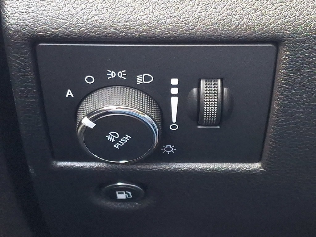 Used 2020 Jeep Grand Cherokee Altitude AWD/4WD image 26