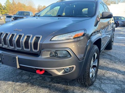 Used 2017 Jeep Cherokee Trailhawk w/ Cold Weather Group image 36