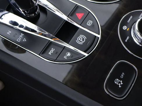 Used 2020 Bentley Bentayga Plug-In Hybrid AWD/4WD image 67