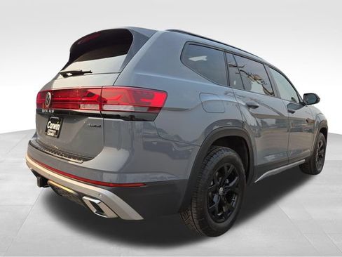 Used 2025 Volkswagen Atlas Peak Edition SE AWD/4WD image 12