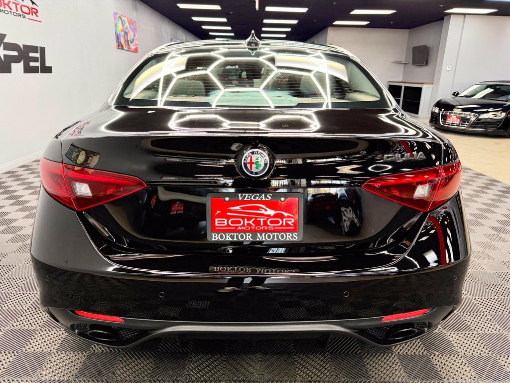 Used 2020 Alfa Romeo Giulia w/ Quick Order Package 22K Sport RWD image 12