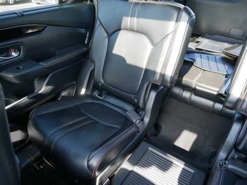 Used 2023 Honda Pilot TrailSport image 12