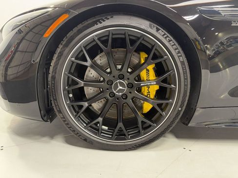 Used 2022 Mercedes-Benz SL 55 AMG 4MATIC w/ Driver Assistance Package image 41