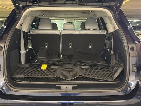 Used 2021 Toyota Highlander Limited image 14