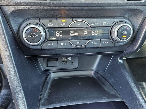 Used 2018 MAZDA MAZDA3 Touring image 28