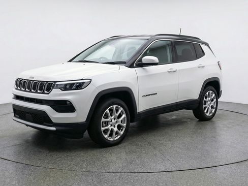 Used 2025 Jeep Compass Limited image 3