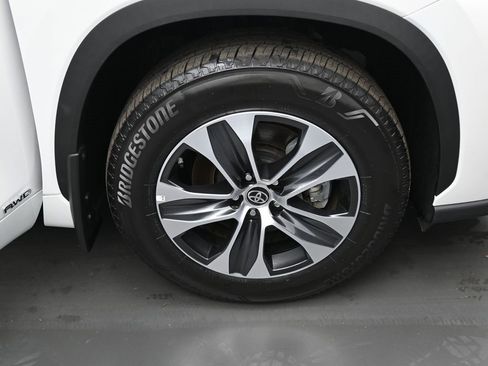 Certified 2025 Toyota Highlander XLE image 40