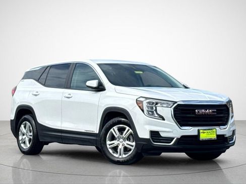 Used 2024 GMC Terrain SLE image 2