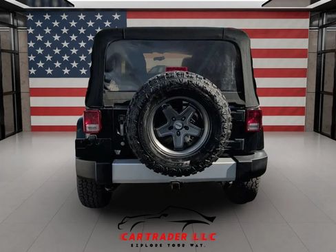 Used 2015 Jeep Wrangler Unlimited Sahara w/ Max Tow Package AWD/4WD image 10