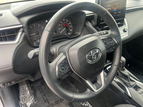 Used 2025 Toyota Corolla Cross LE image 28