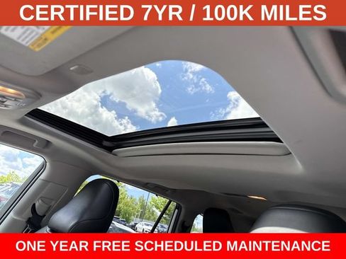 Used 2021 Toyota Highlander XLE AWD/4WD image 16
