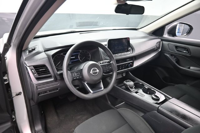 Used 2024 Nissan Rogue S AWD/4WD image 16