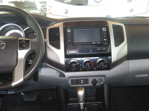 Used 2014 Toyota Tacoma PreRunner w/ TRD Sport Package RWD image 40