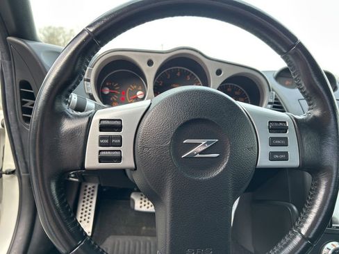 Used 2006 Nissan 350Z Touring image 9
