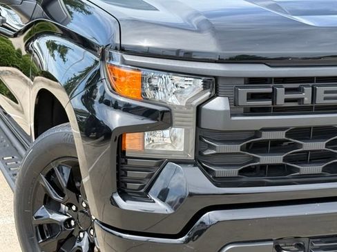 Used 2023 Chevrolet Silverado 1500 Custom RWD image 3