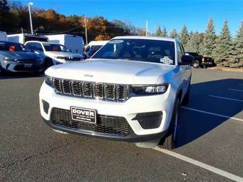 Certified 2024 Jeep Grand Cherokee Laredo w/ Trailer Tow Package image 3