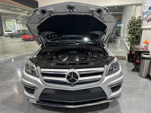 Used 2016 Mercedes-Benz GL 550 4MATIC image 24