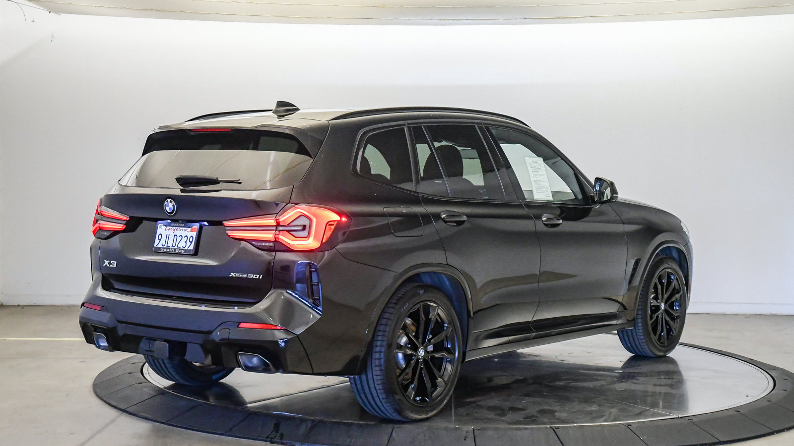 Used 2023 BMW X3 xDrive30i w/ M Sport Package AWD/4WD image 5