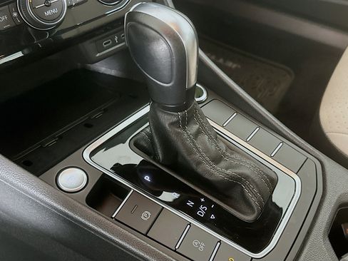 Used 2020 Volkswagen Jetta R-Line FWD image 24