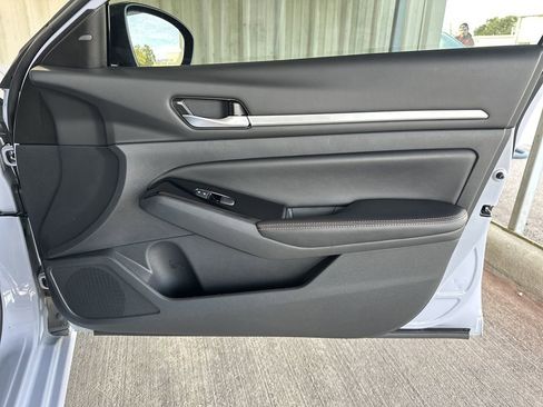Used 2024 Nissan Altima 2.5 SR image 34