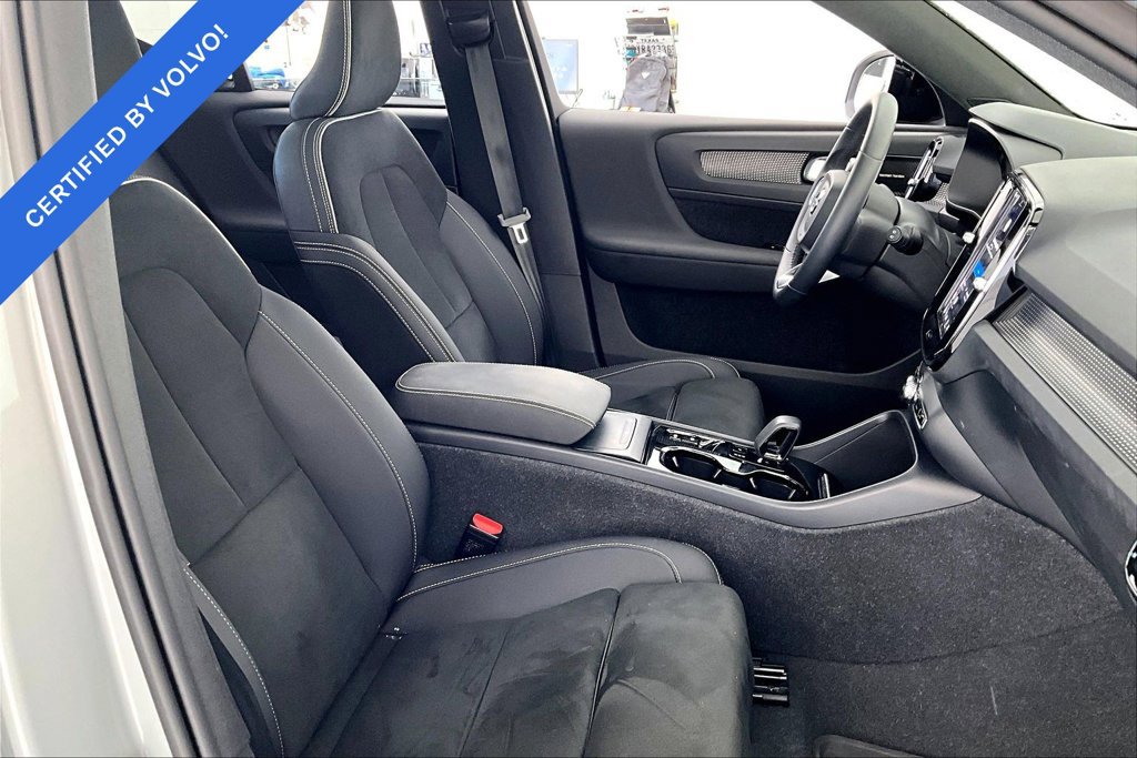 Used 2024 Volvo XC40 B5 Plus w/ Protection Package Premier AWD/4WD image 8