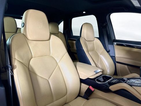Certified 2018 Porsche Cayenne Platinum Edition AWD/4WD image 18