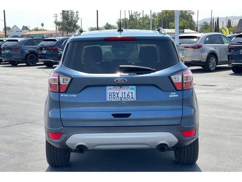 Used 2018 Ford Escape SE w/ SE Sync 3 Package FWD image 5